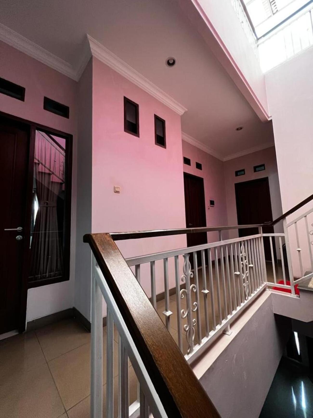 Hens Guesthouse Syariah Gadobangkong Exterior photo